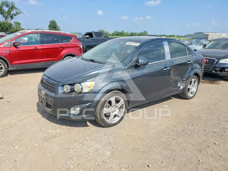 2015 Chevrolet Sonic фото