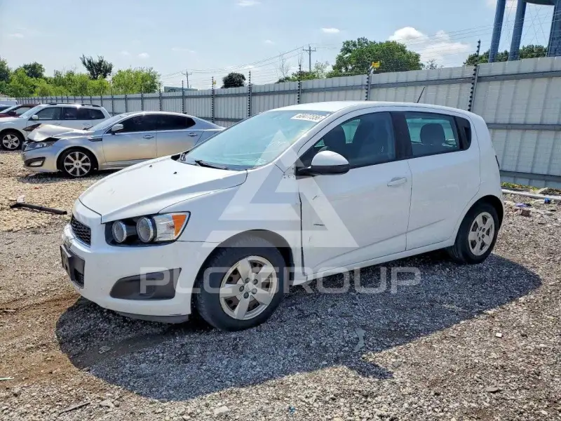 2015 Chevrolet Sonic фото