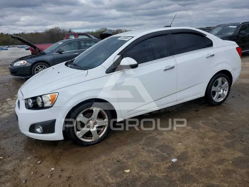 2015 Chevrolet Sonic photo
