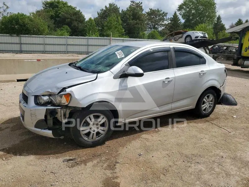 2015 Chevrolet Sonic фото