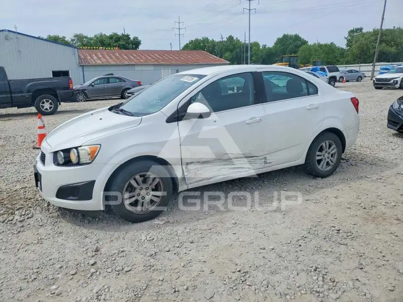 2015 Chevrolet Sonic photo