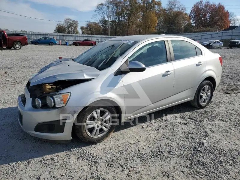 2015 Chevrolet Sonic фото