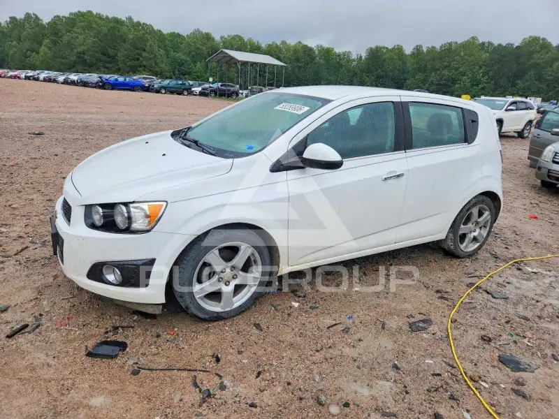 2015 Chevrolet Sonic фото