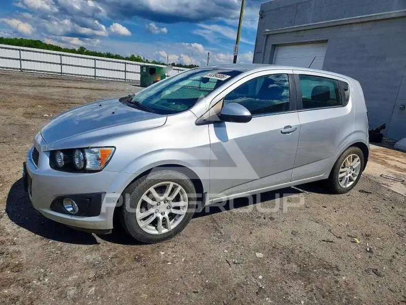 2015 Chevrolet Sonic фото