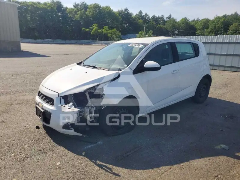 2015 Chevrolet Sonic фото