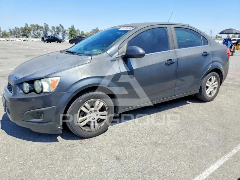 2015 Chevrolet Sonic фото