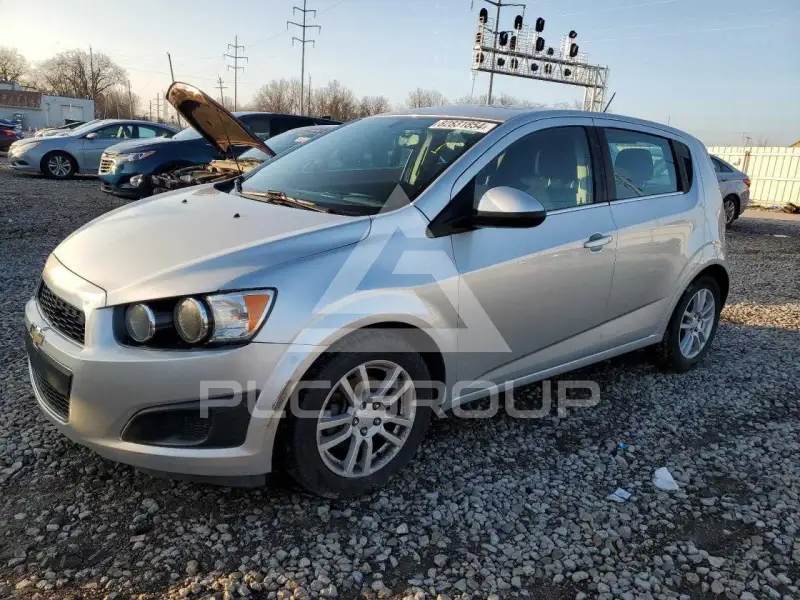 2015 Chevrolet Sonic фото