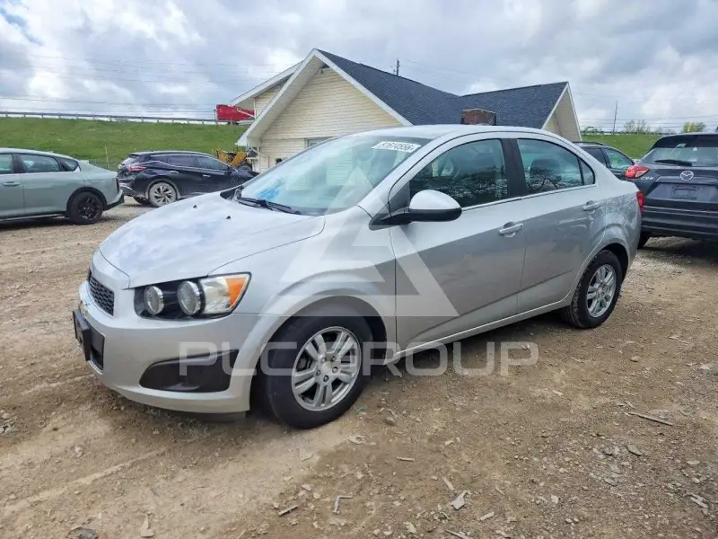 2015 Chevrolet Sonic фото