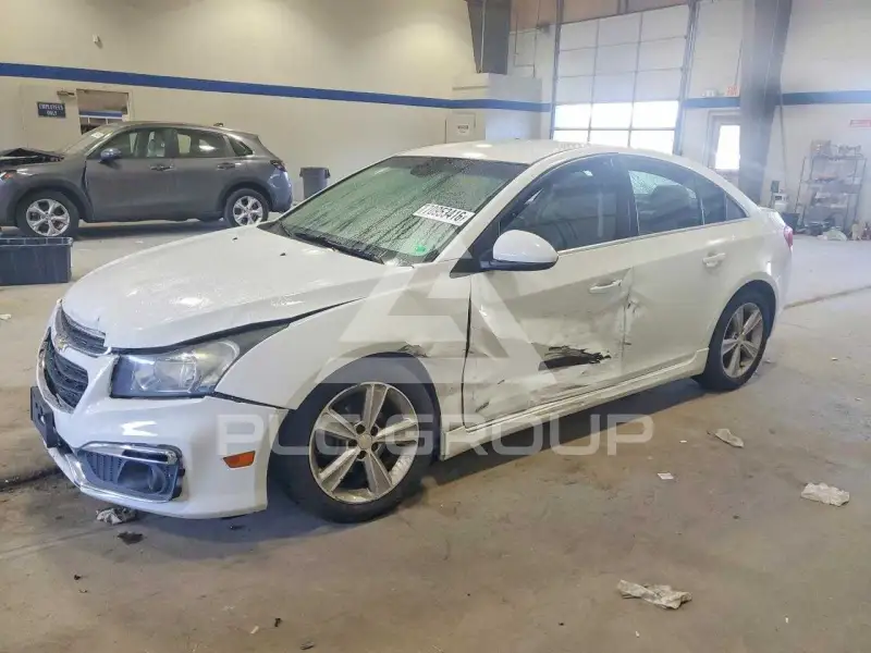 2015 Chevrolet Cruze photo