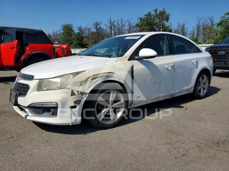 2015 Chevrolet Cruze photo