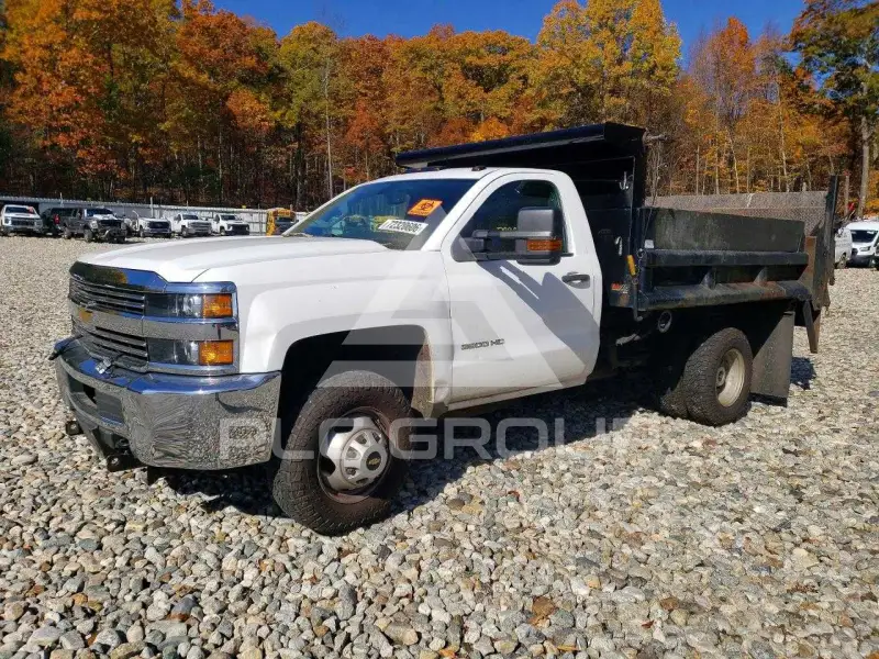 2015 Chevrolet Silverado photo