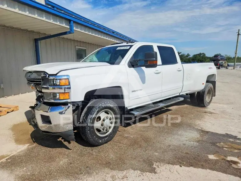 2015 Chevrolet Silverado photo