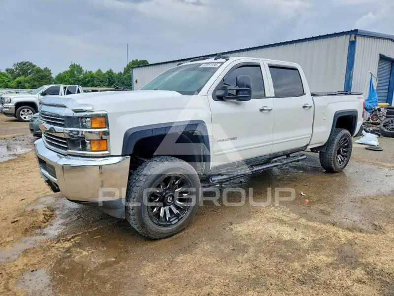 2015 Chevrolet Silverado photo