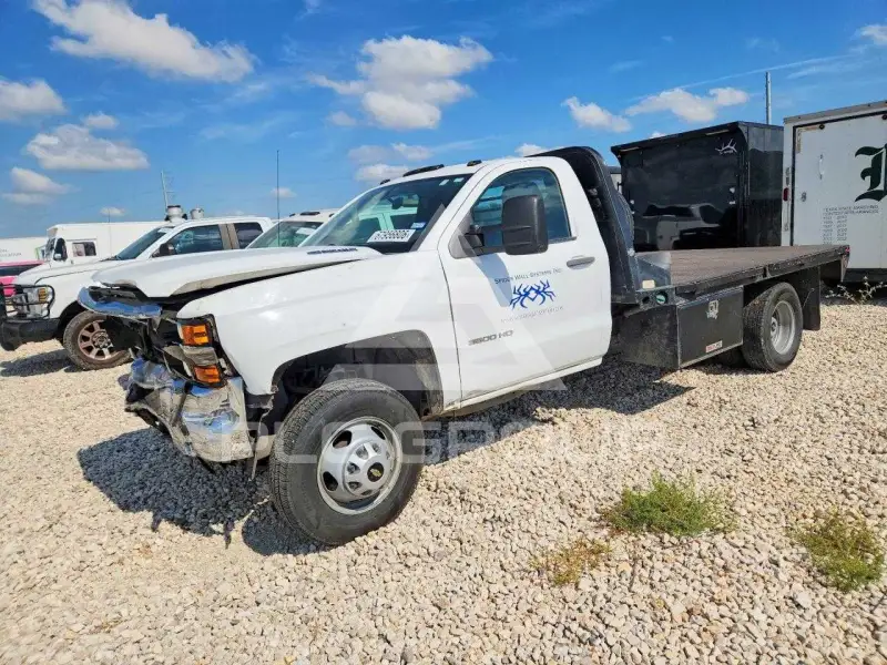 2015 Chevrolet Silverado photo