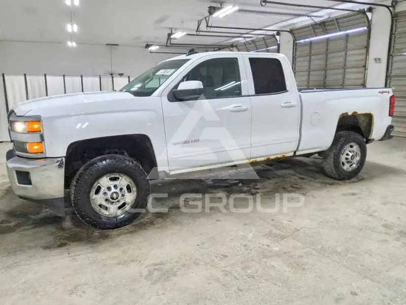 2015 Chevrolet Silverado photo