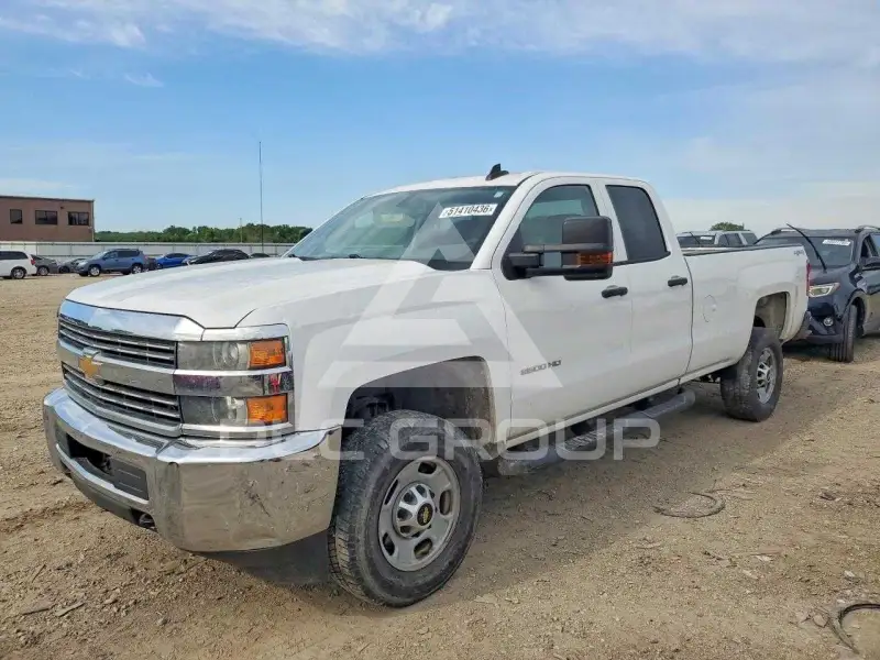 2015 Chevrolet Silverado photo