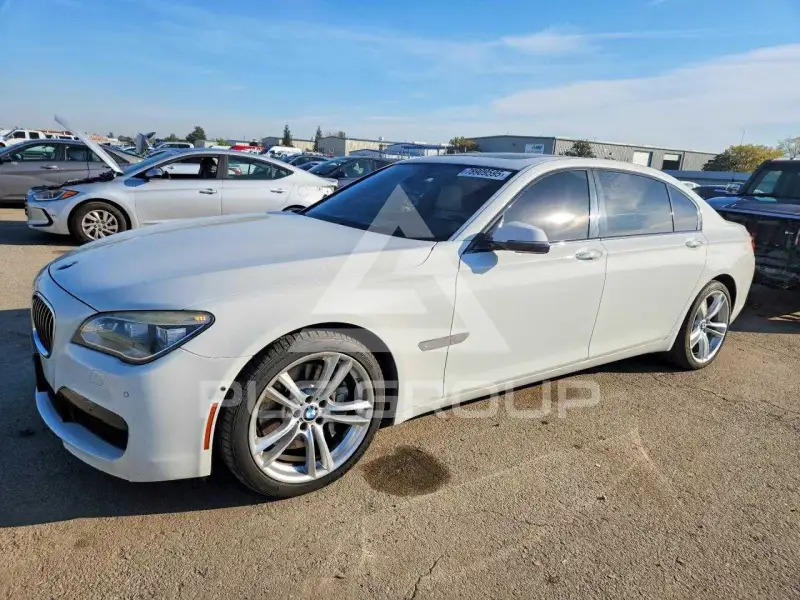 2015 BMW 750 фото