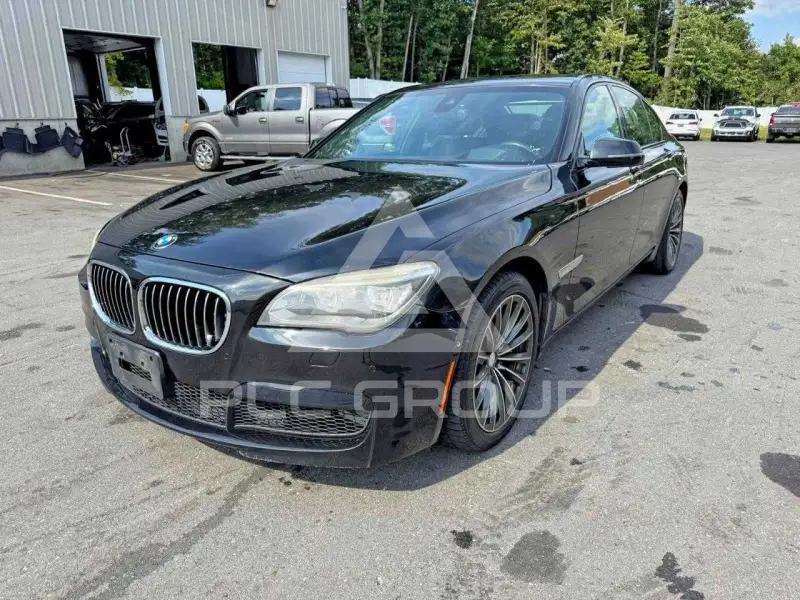 2015 BMW 750 фото