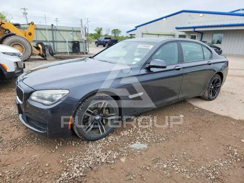 2015 BMW 750 фото