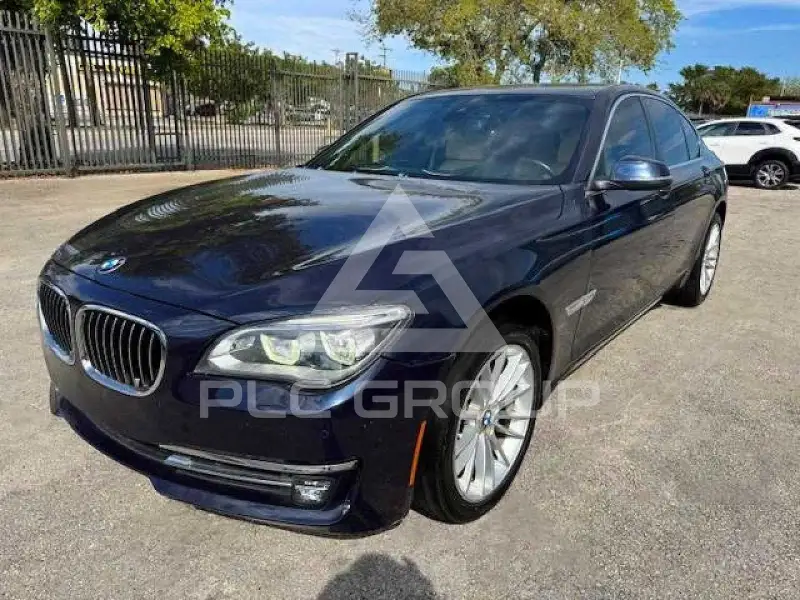 2015 BMW 750 фото