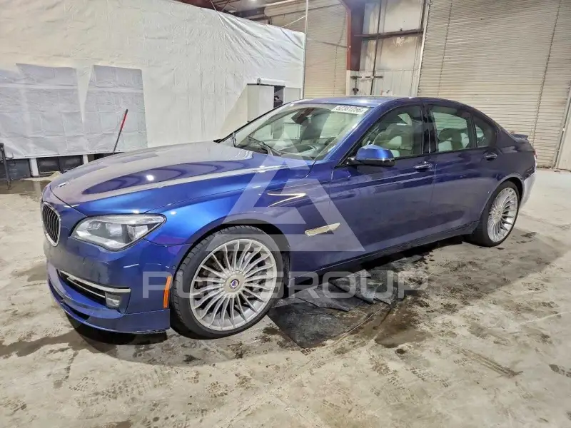 2015 BMW 750 фото