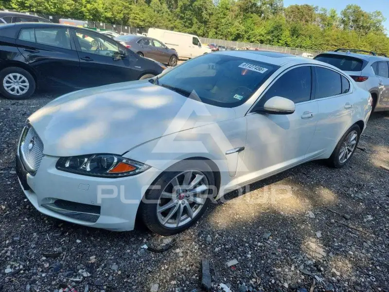 2015 Jaguar XF photo