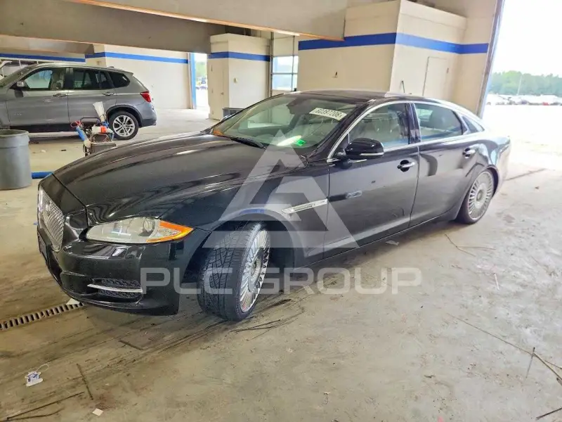 2015 Jaguar XJ photo