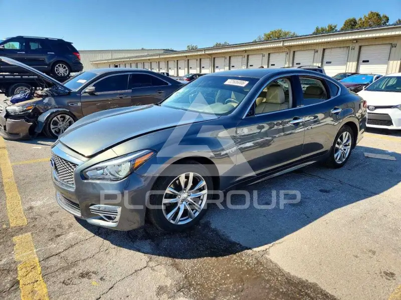 2015 Infinity Q70 фото