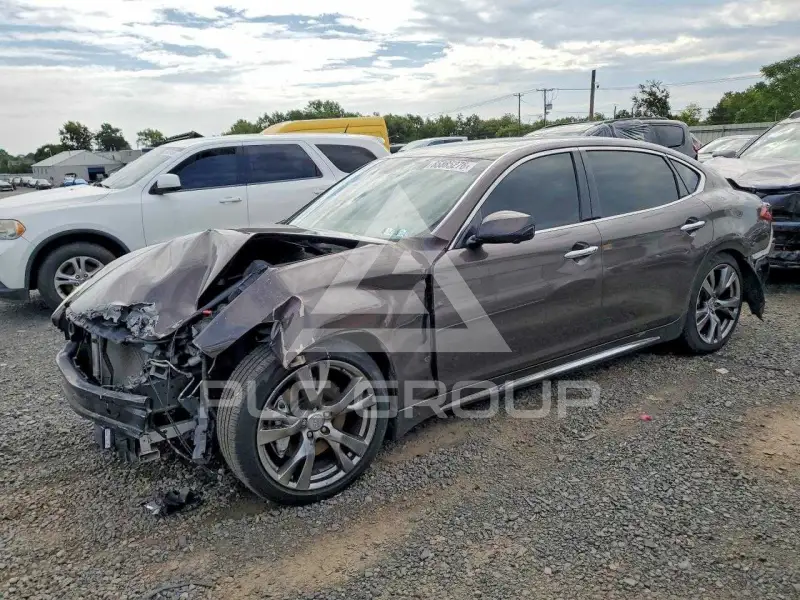 2015 Infinity Q70 фото
