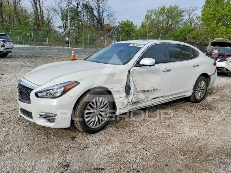 2015 Infinity Q70 photo