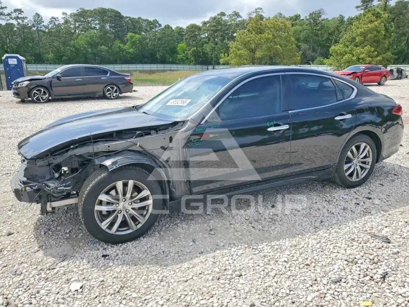 2015 Infinity Q70 фото
