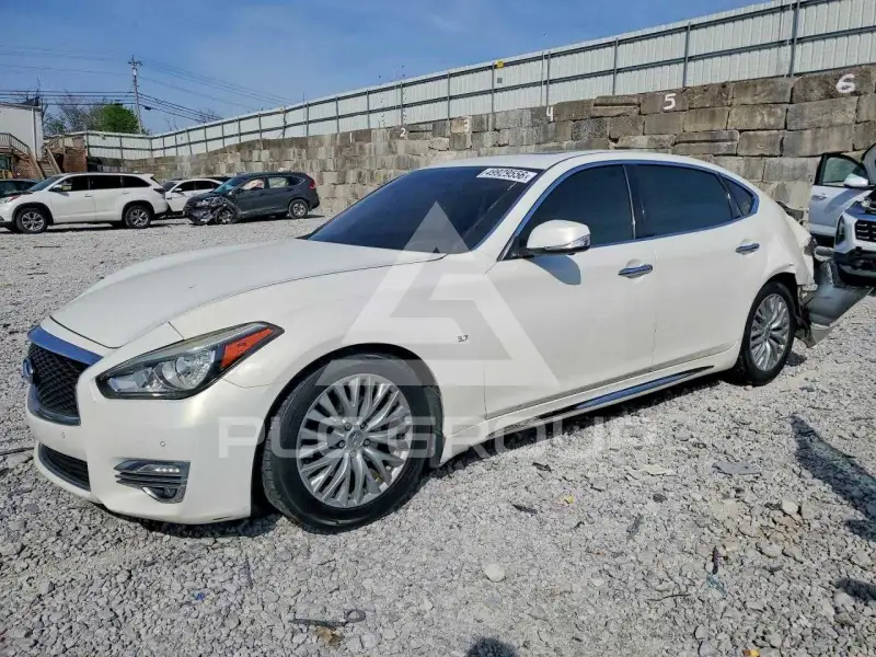 2015 Infinity Q70 фото