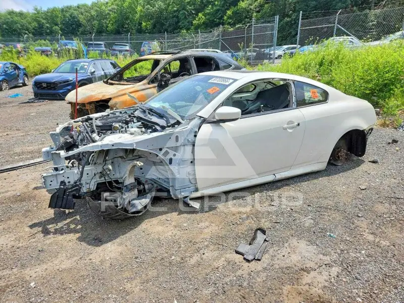 2015 Infinity Q60 photo
