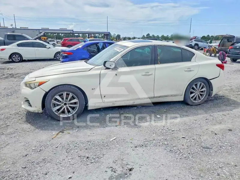 2015 Infinity Q50 photo