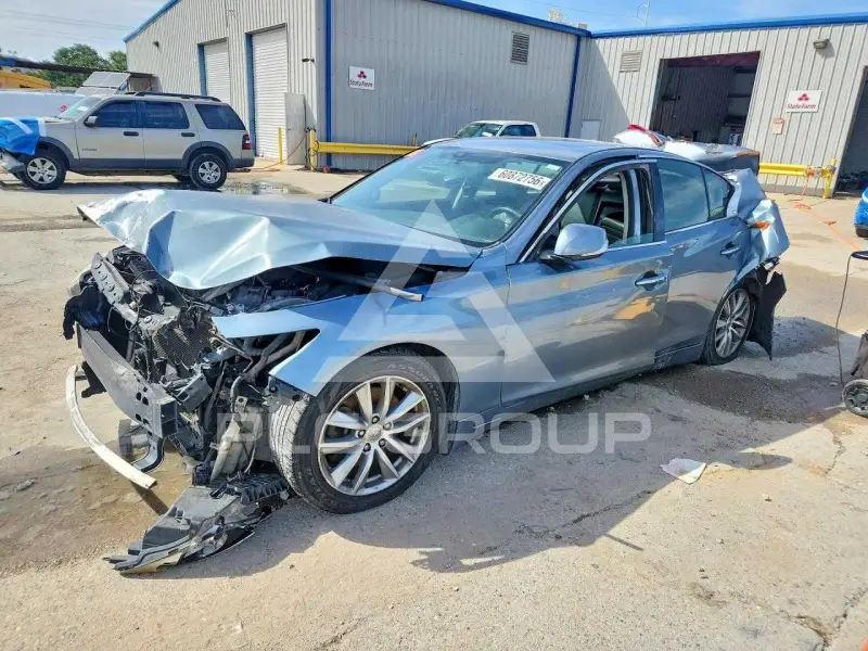 2015 Infinity Q50 фото