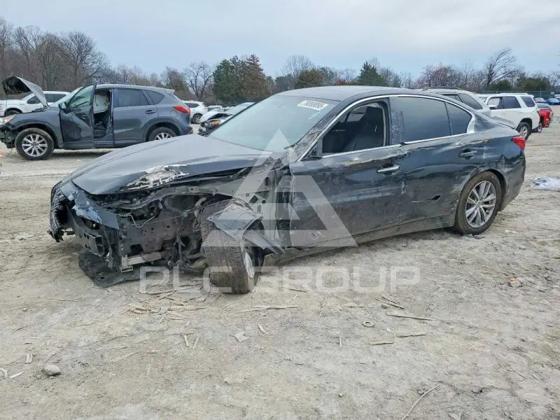 2015 Infinity Q50 фото