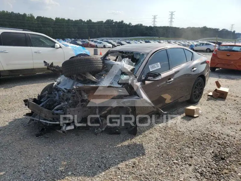 2015 Infinity Q50 фото