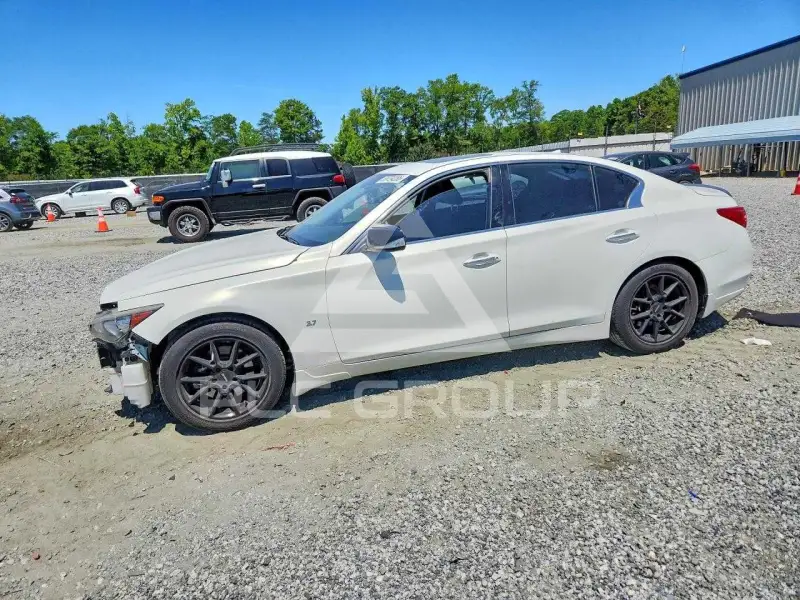 2015 Infinity Q50 фото