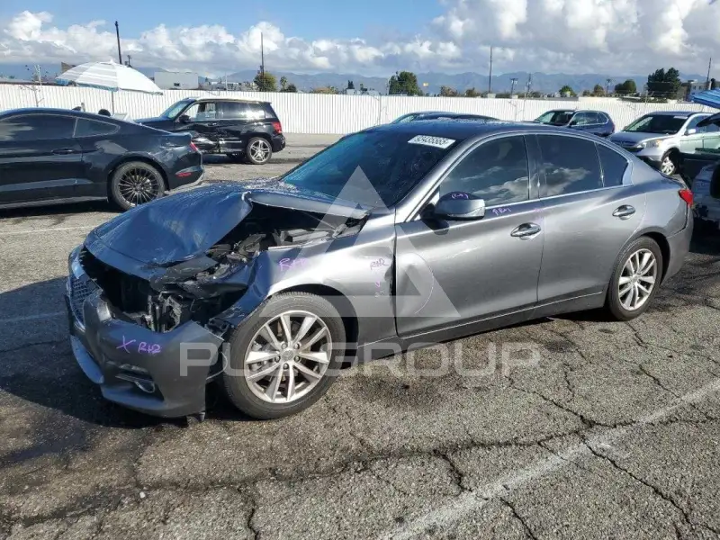 2015 Infinity Q50 фото
