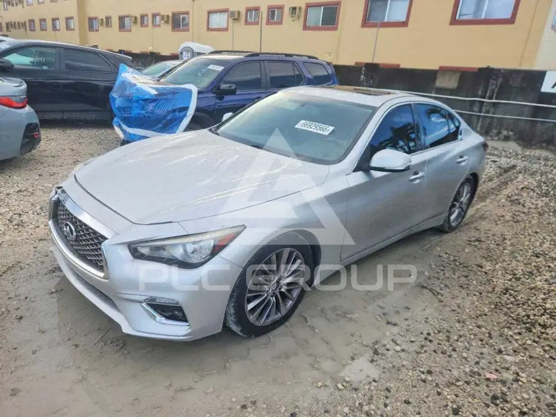 2015 Infinity Q50 фото