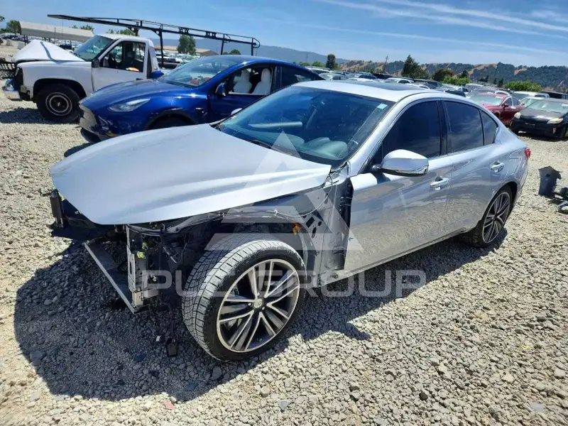 2015 Infinity Q50 фото