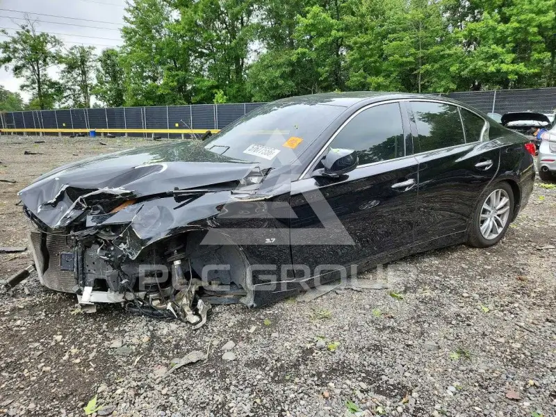 2015 Infinity Q50 фото