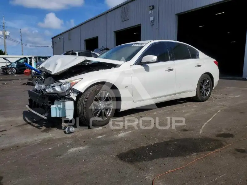 2015 Infinity Q50 фото