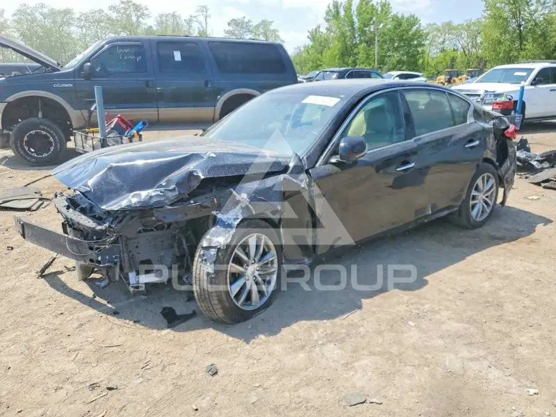 2015 Infinity Q50 фото