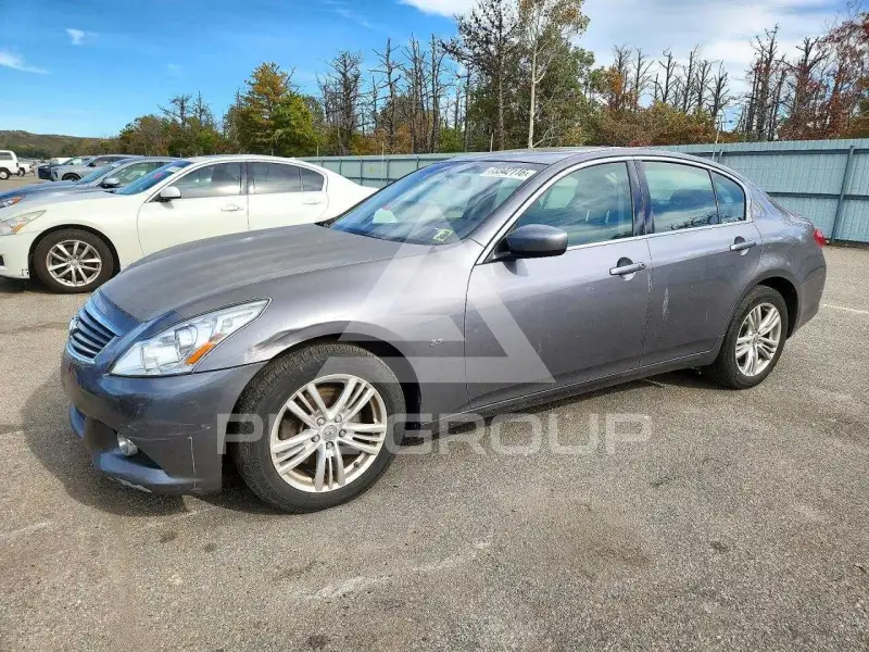 2015 Infinity Q40 photo