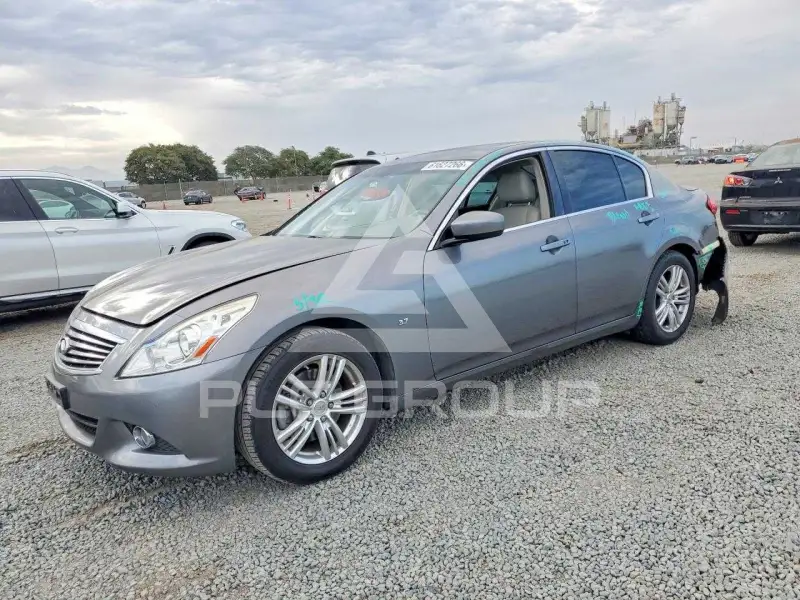 2015 Infinity Q40 фото