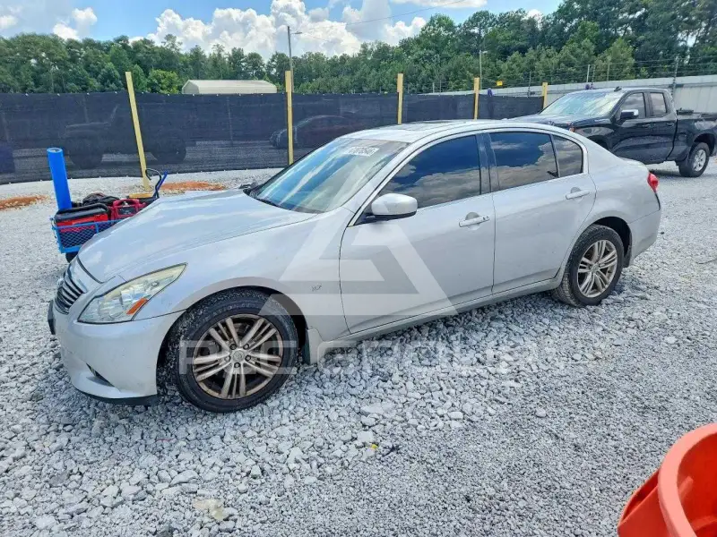 2015 Infinity Q40 фото
