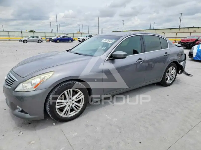 2015 Infinity Q40 photo