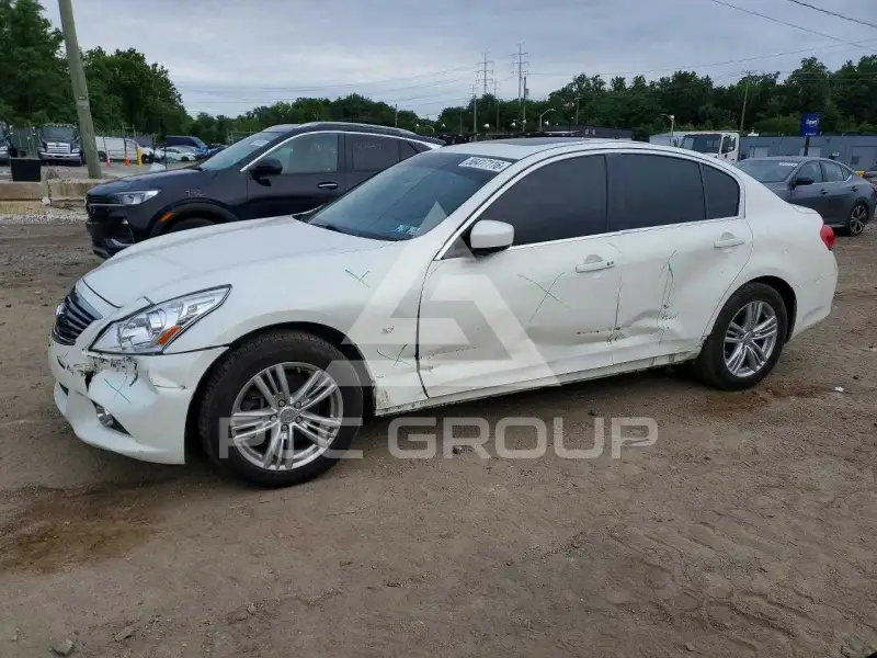2015 Infinity Q40 photo