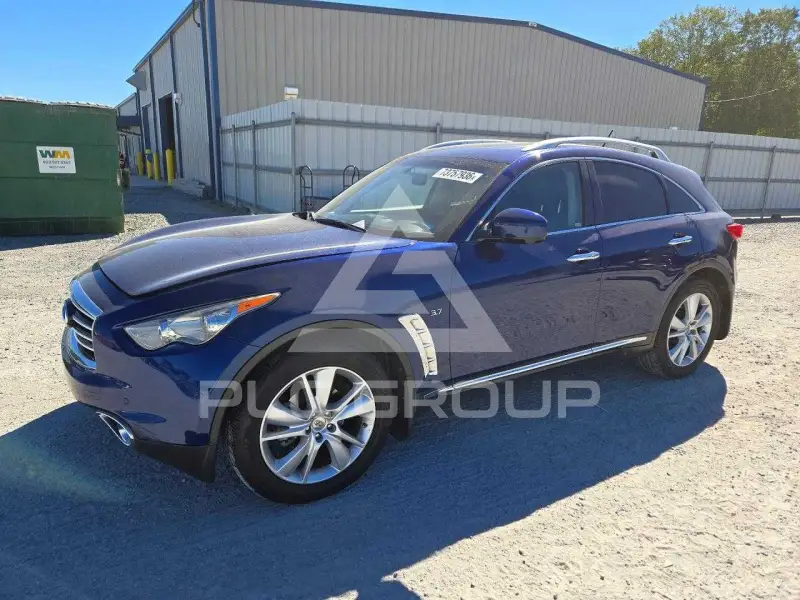2015 Infinity QX70 photo